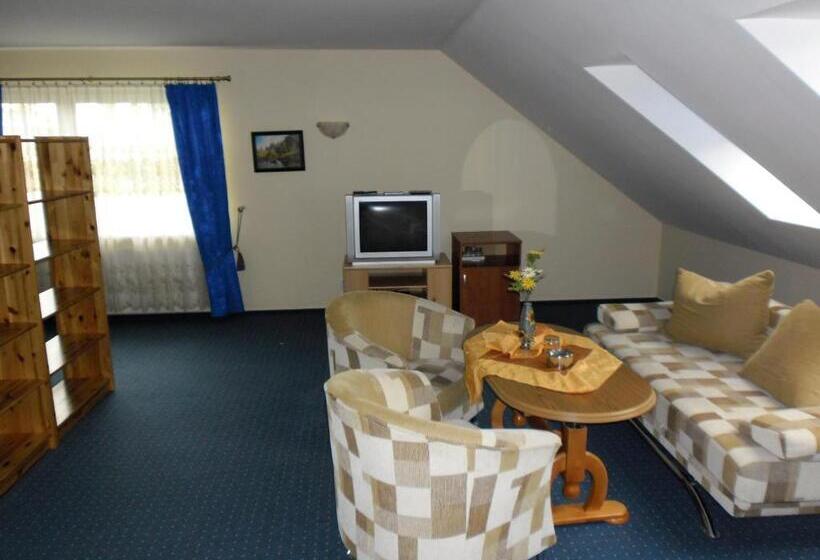 Номер Superior, Restaurant & Hostel Broadway