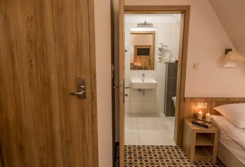 Номер Стандарт с Балконом, Borowy Dwór  Biznes, Spa & Fun