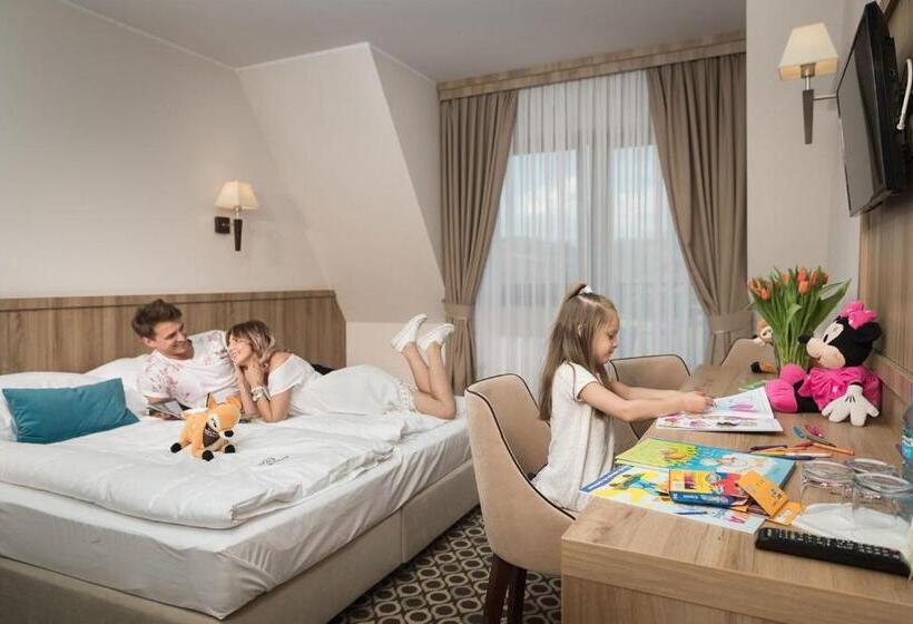Трехместный Номер Стандарт с Балконом, Borowy Dwór  Biznes, Spa & Fun