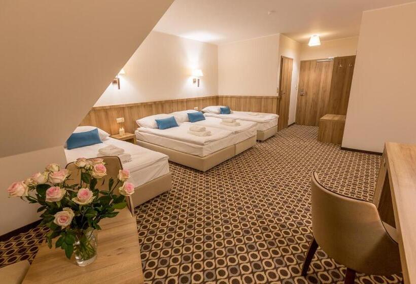 Четырехместный Номер Стандарт с Балконом, Borowy Dwór  Biznes, Spa & Fun