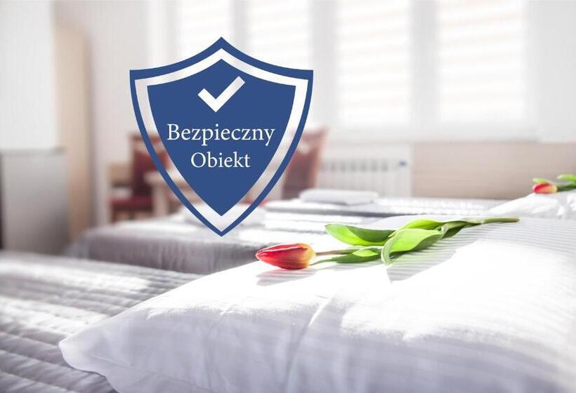 استودیو خانوادگی, Noclegi Sebastian W Centrum