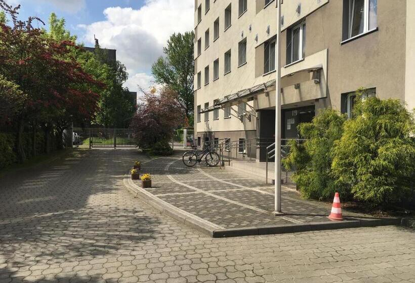Escritório Estándar, Gosciniec Tombor