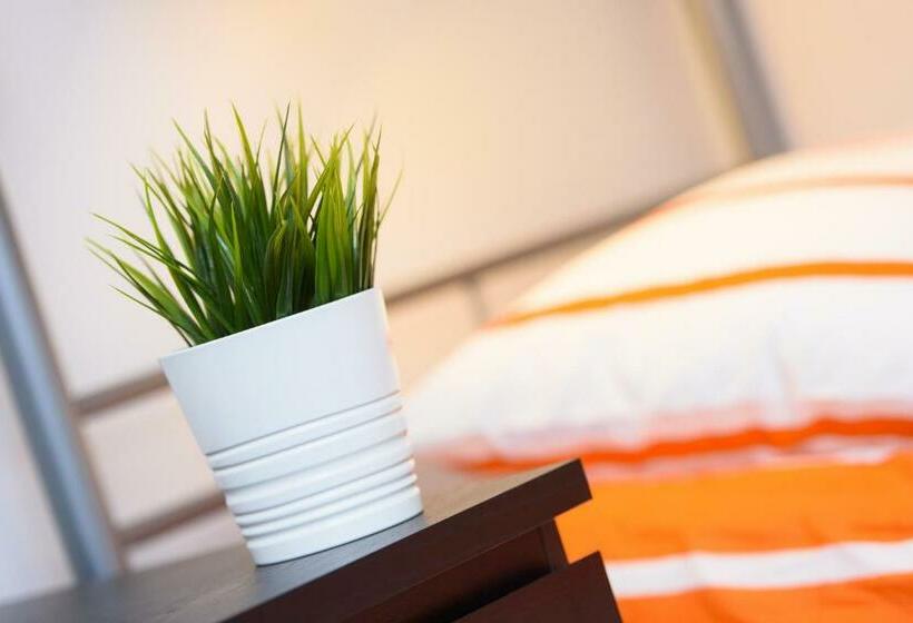 اتاق استاندارد چهارنفره با بالکن, Constitution Square Rooms
