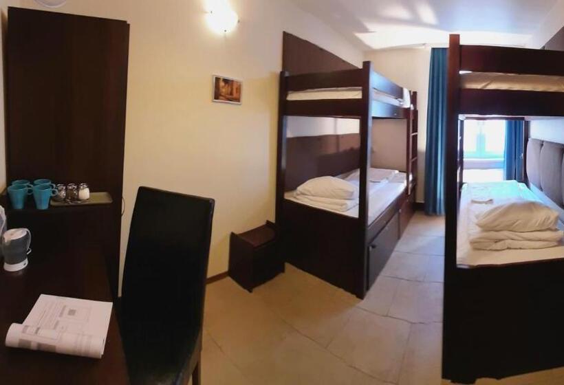 Economy Quadruple Room, Noclegi Orla 6