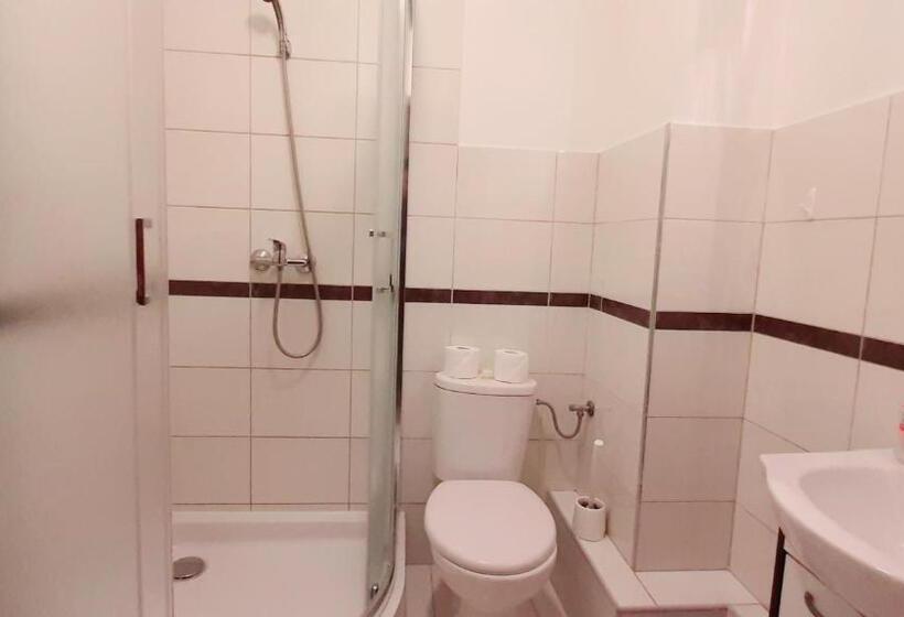 Economy Quadruple Room, Noclegi Orla 6