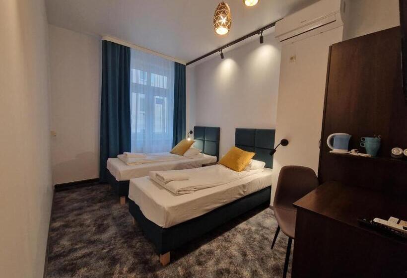 اتاق اکونومی, Noclegi Orla 6