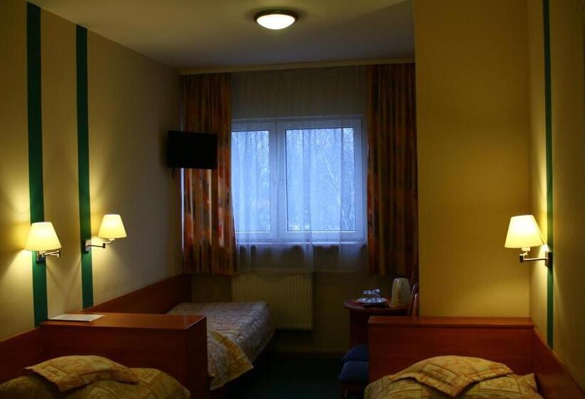 اتاق استاندارد سه نفره, Amicus żoliborz