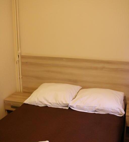 اتاق استاندارد چهار تخته, Amicus żoliborz