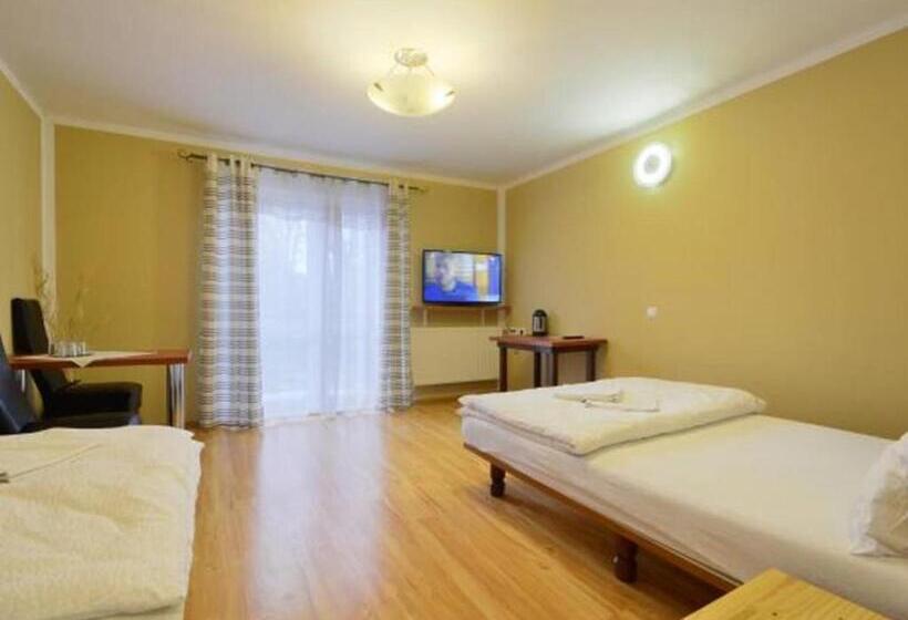 带阳台的三人标准间, Bizancjum Pokoje Gościnne Parking Free 24h