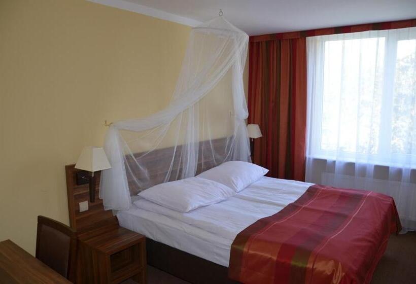 إستوديو كلاسيكى, Obiekt Tatar   Usługi Hotelarskie