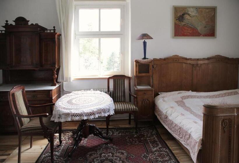 سوئیت جونیور با چشم‌انداز باغ, Villa Navigator