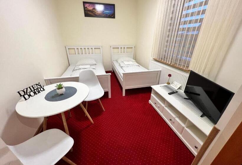 اتاق خانوادگی با سرویس بهداشتی مشترک, Noclegi Airportpark