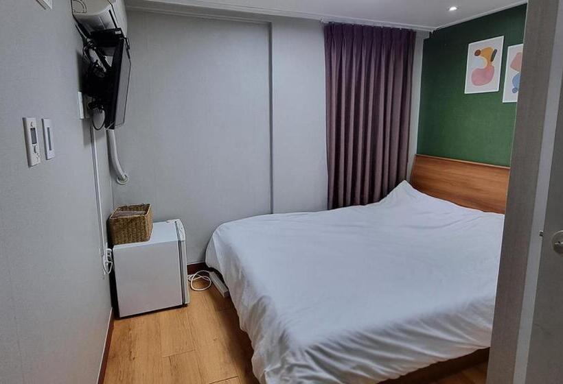 اتاق استاندارد یک نفره, Cave Myeongdong