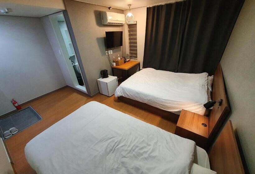 اتاق لوکس, Cave Myeongdong