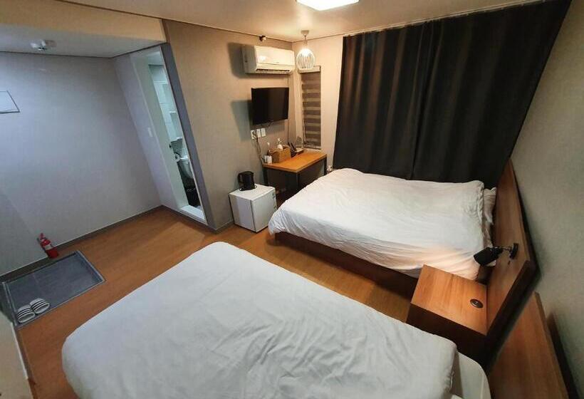 اتاق لوکس, Cave Myeongdong