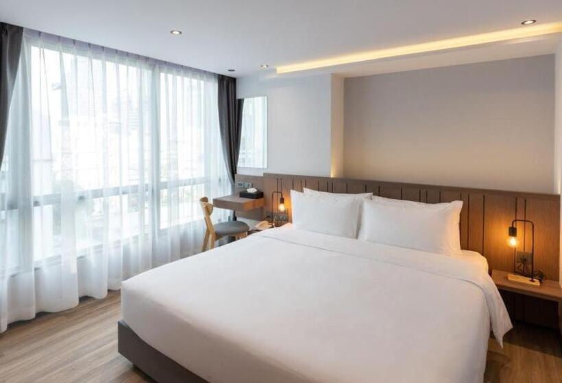 اتاق خانوادگی تودرتو, Pure Eleven Hotel Bangkok