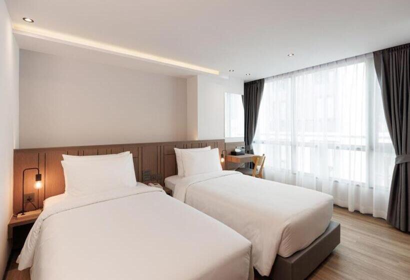 اتاق خانوادگی تودرتو, Pure Eleven Hotel Bangkok