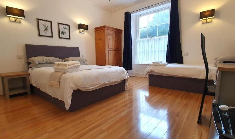 Quarto Triplo Estandar, Midway Guest House