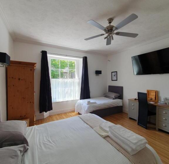 Quarto Triplo Estandar, Midway Guest House