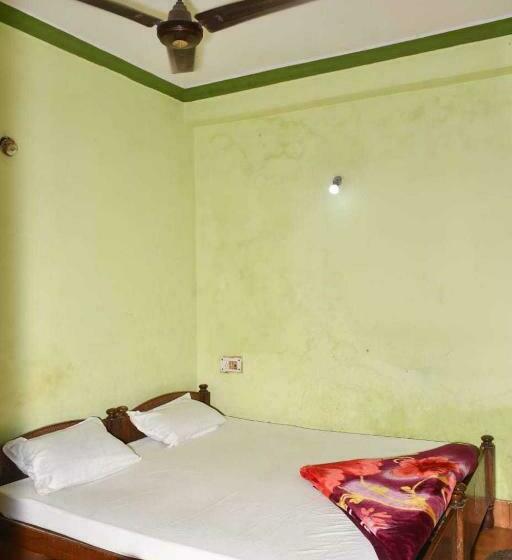 Трехместный Номер Классика, Spot On Hotel Durga