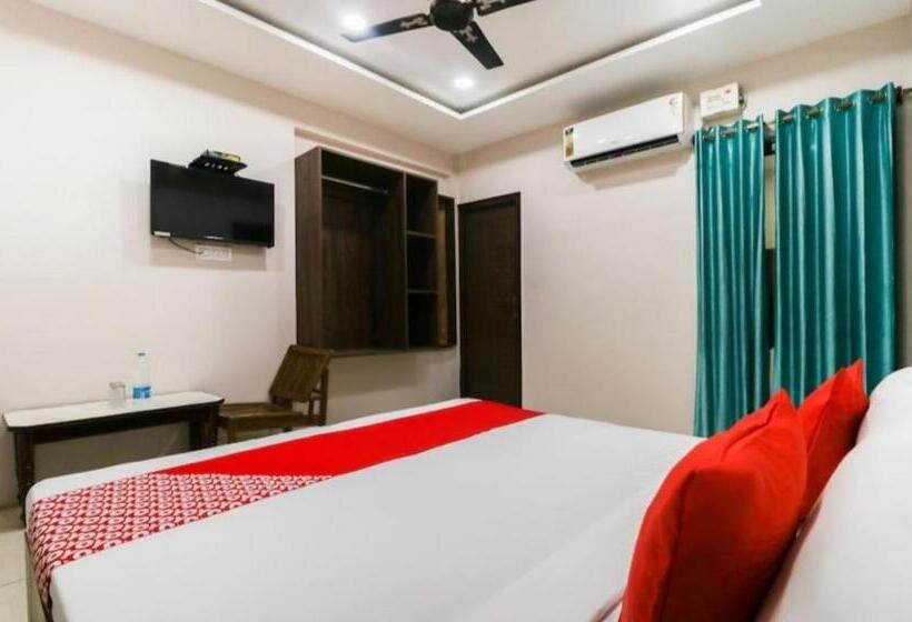 اتاق لوکس با تخت بزرگ, Malaya House   Couples, Family, Corporate Favorite   Near Bmc Chowk Iconic Mall