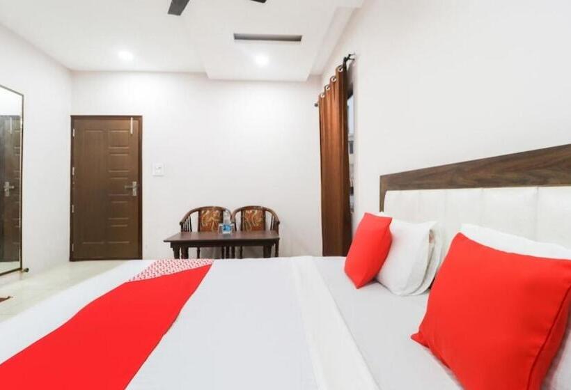 اتاق لوکس با تخت بزرگ, Malaya House   Couples, Family, Corporate Favorite   Near Bmc Chowk Iconic Mall