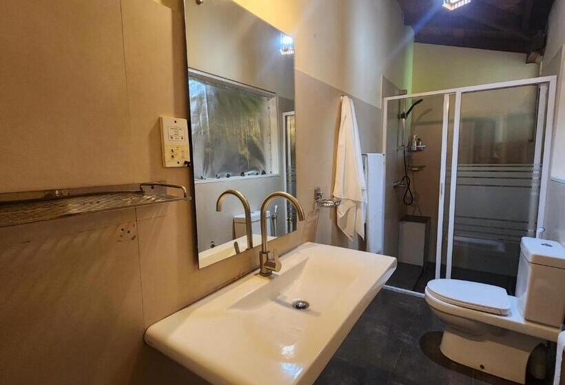 Номер Стандарт с Балконом, Red Sun Beach Villa Kosgoda