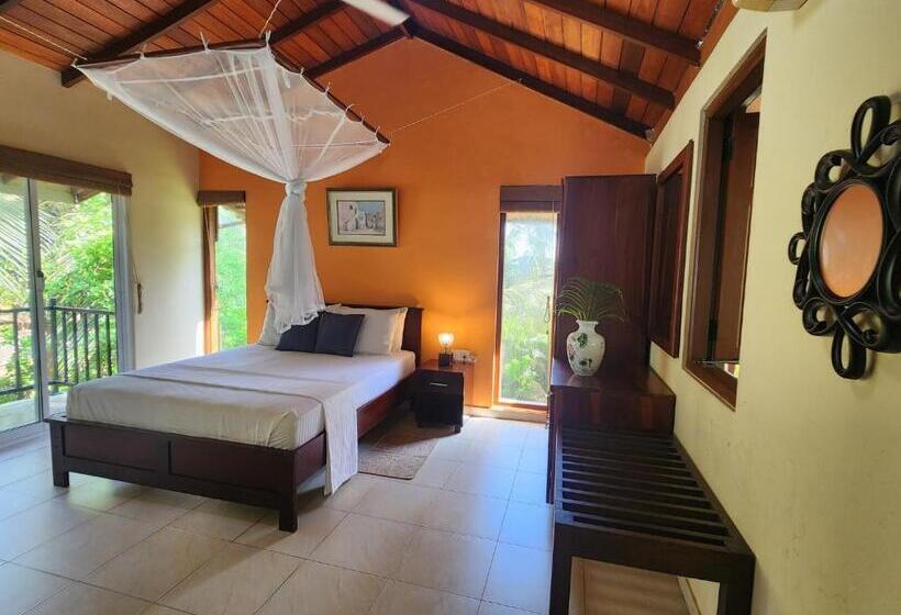 Номер Стандарт с Балконом, Red Sun Beach Villa Kosgoda