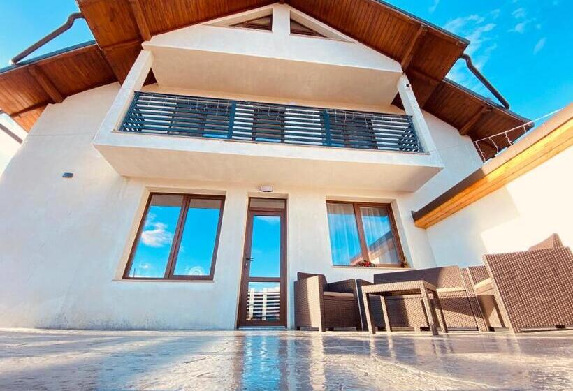 Standard Triple Room with Terrace, Vila Davely