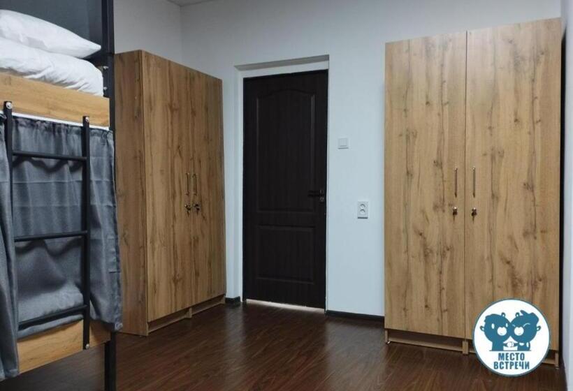 Bed in Shared Room, место встречи Guest House Meeting Place