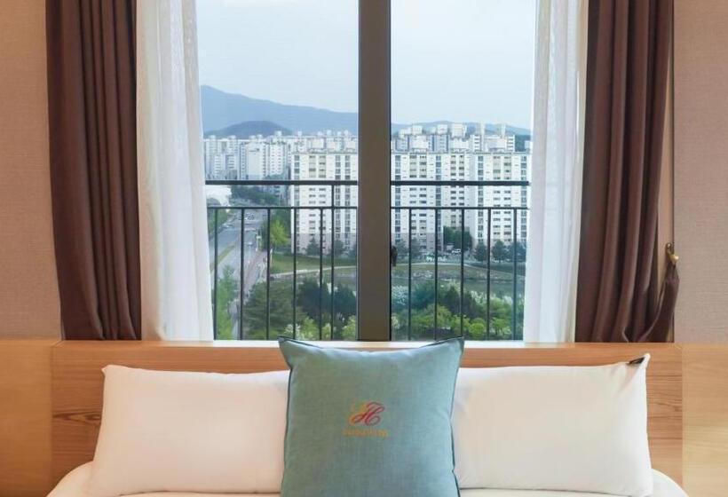 سوییت خانوادگی, Chuncheon Eston