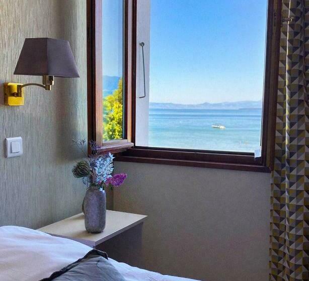 اتاق استاندارد سه نفره, Hôtel De La Plage