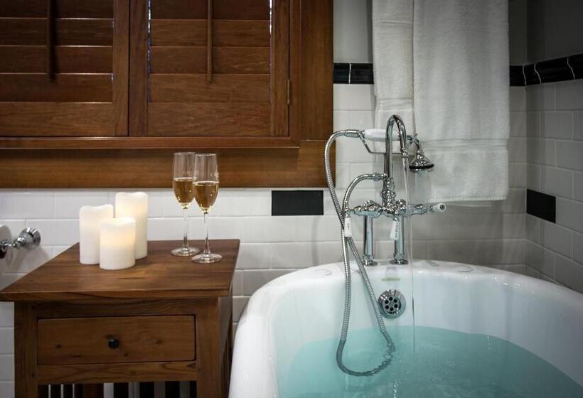 스위트 킹사이즈 침대, Calistoga Wine Way Inn