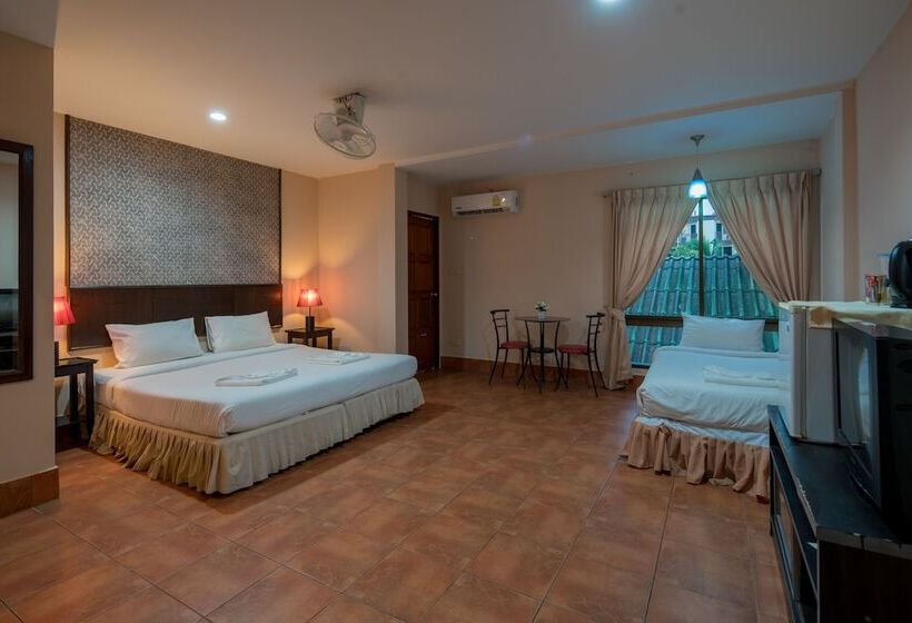 수피리어 트리플 룸, Amarin Hotel Patong