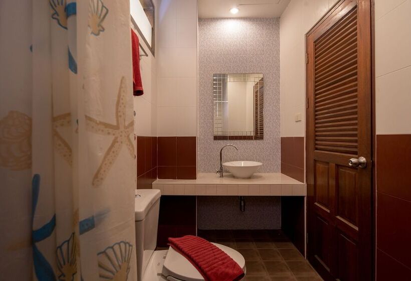 수피리어 스튜디오, Amarin Hotel Patong
