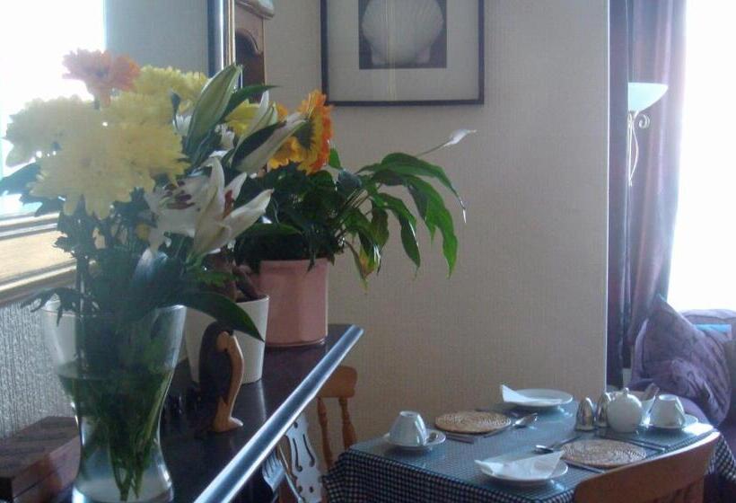 Семейный Номер, Harlequin Guest House With Parking