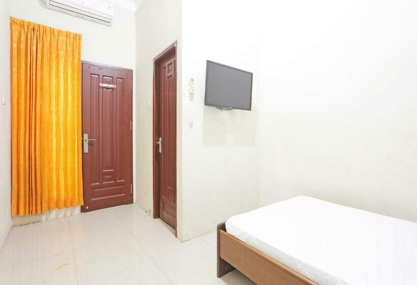 Номер Superior Одноместный, Spot On 92037 Jokotole 2 Homestay