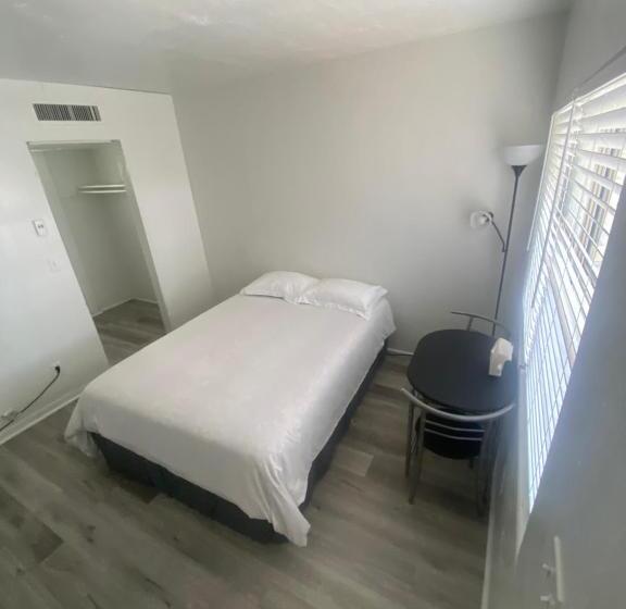 Студия Стандарт, Uptown Inn & Suites
