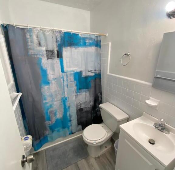 Студия Deluxe, Uptown Inn & Suites