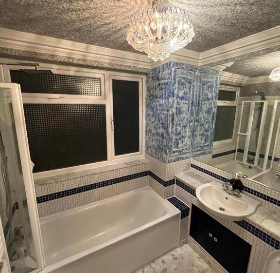 Семейное Студио, Tj Homes