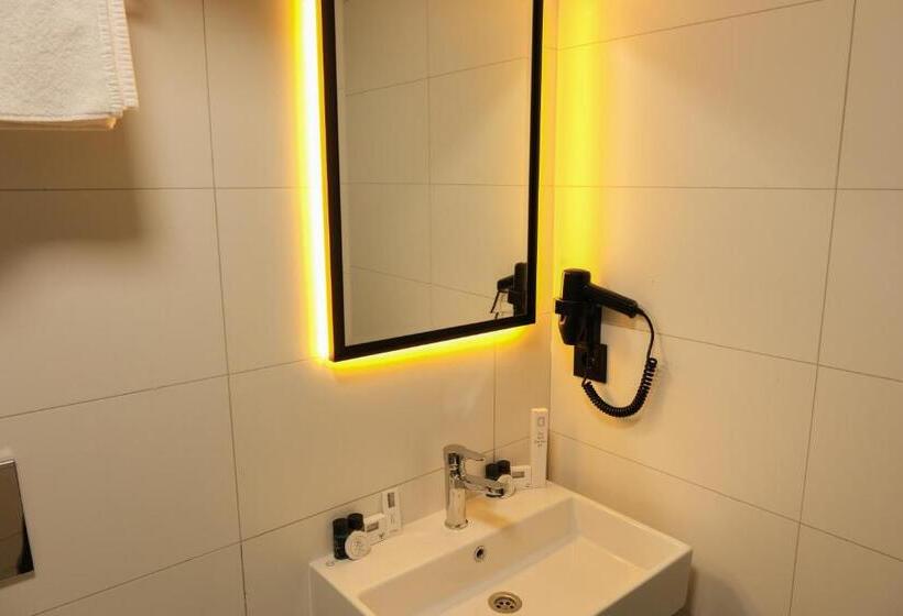 اتاق استاندارد سه تخته با بالکن, Loft Plus Hotel S