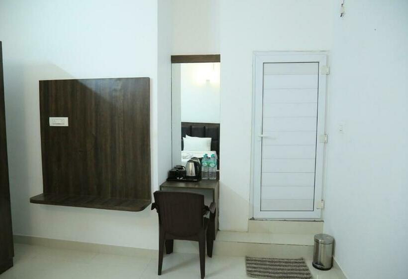 Номер Стандарт, Christian Guest House