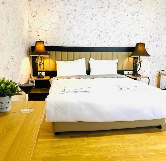 اتاق لوکس, Green Hotel Ang