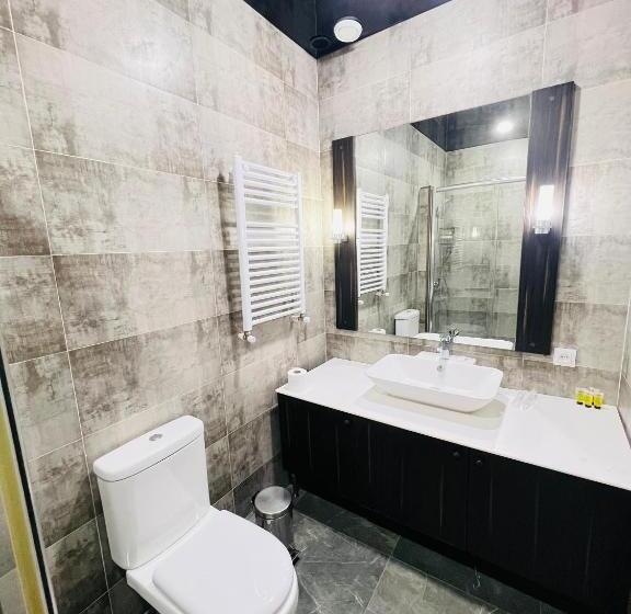 اتاق اکونومی, Green Hotel Ang