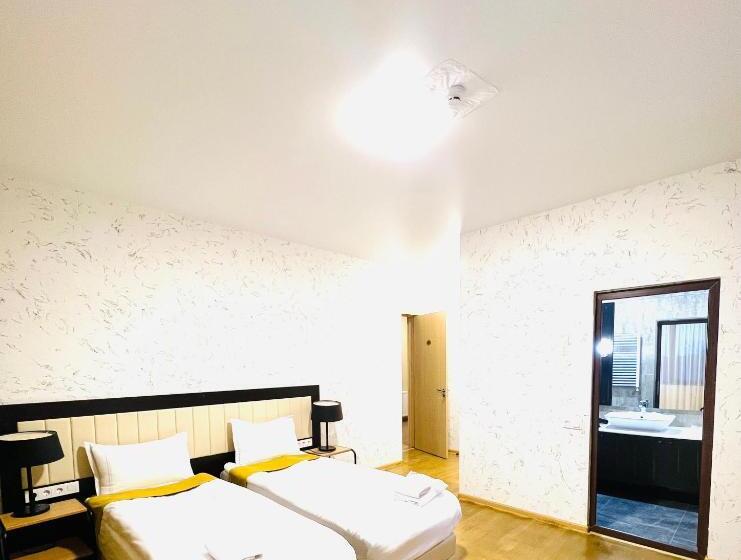 اتاق اکونومی, Green Hotel Ang
