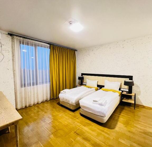 اتاق اکونومی, Green Hotel Ang