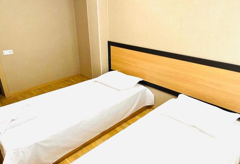 اتاق اکونومی, Green Hotel Ang