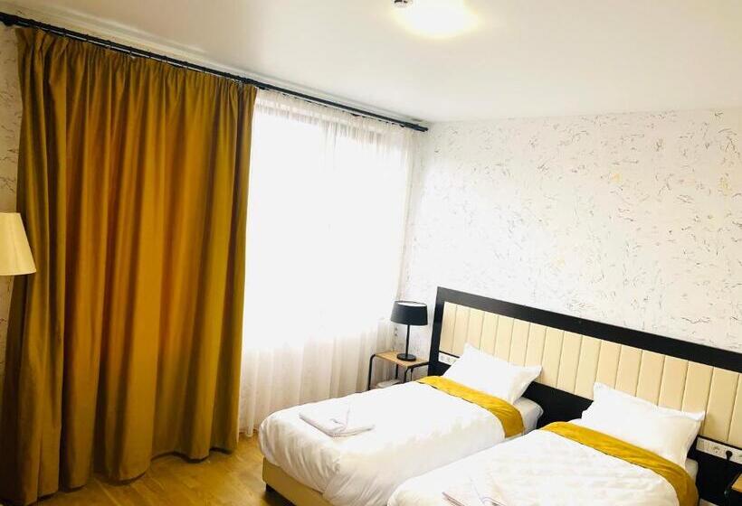 اتاق اکونومی, Green Hotel Ang