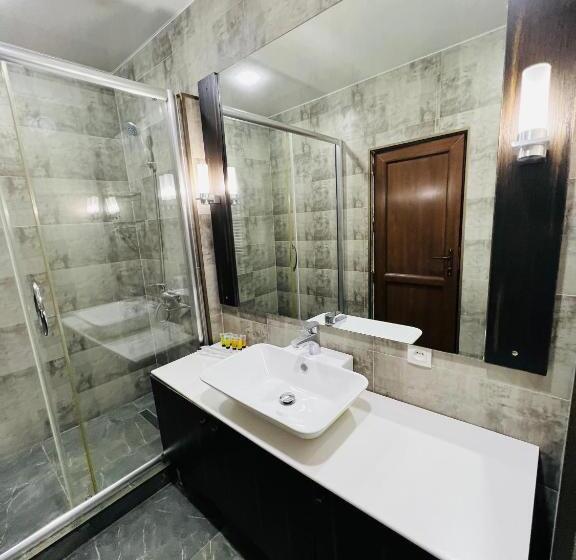 اتاق ساده سه‌ نفره, Green Hotel Ang