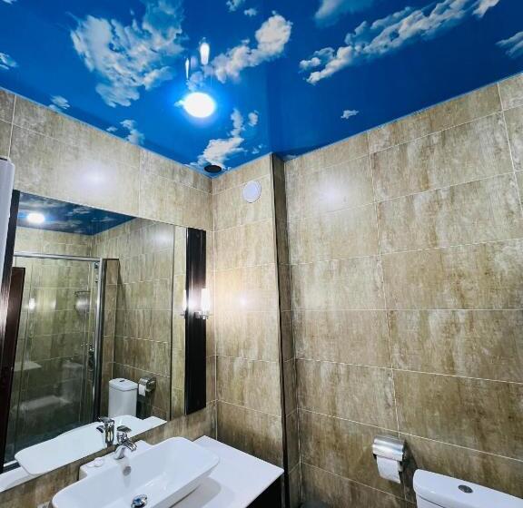 اتاق ساده سه‌ نفره, Green Hotel Ang